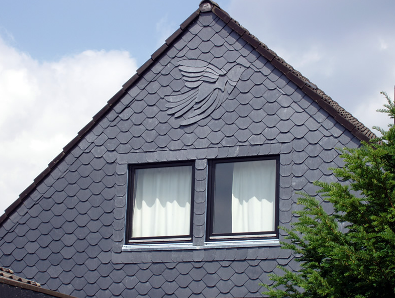Fassadenverzierung mit Schiefer